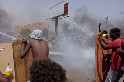 Countries evacuating diplomats from Sudan as violence continues