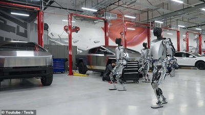 Shock as Tesla Robot Attacks Engineer at Texas Factory just like in the Movies