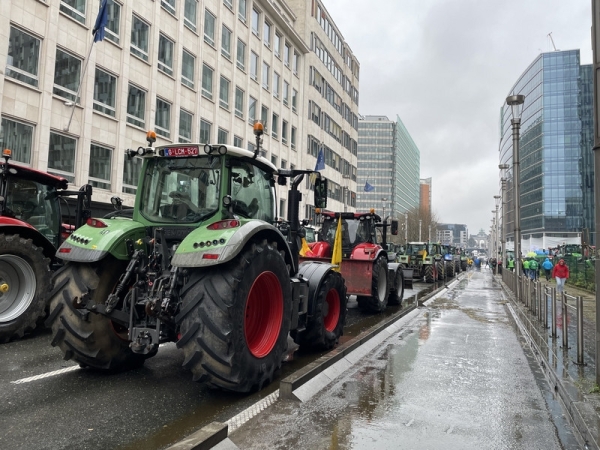 Angry farmers block Brussels again, urge fix to ‘unfair’ prices