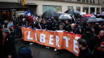 COVID: Thousands protest in France against proposed new vaccine pass