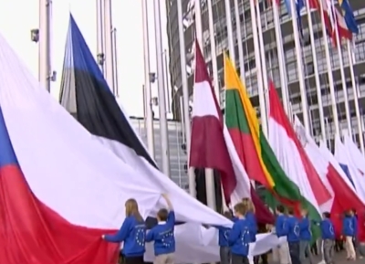 EU remembers the optimism of 20 years ago, when 10 countries joined