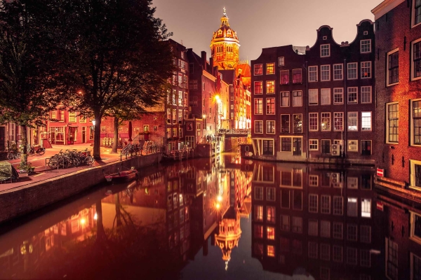 Famously libertarian Amsterdam is to stop selling cannabis in its red-light district