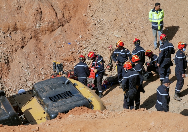 Moroccan rescuers dig to within a metre of child trapped in well